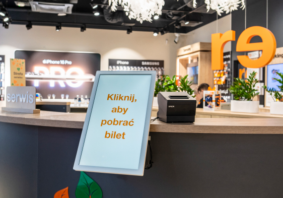 Elektroniczny system kolejkowy w salonach Orange